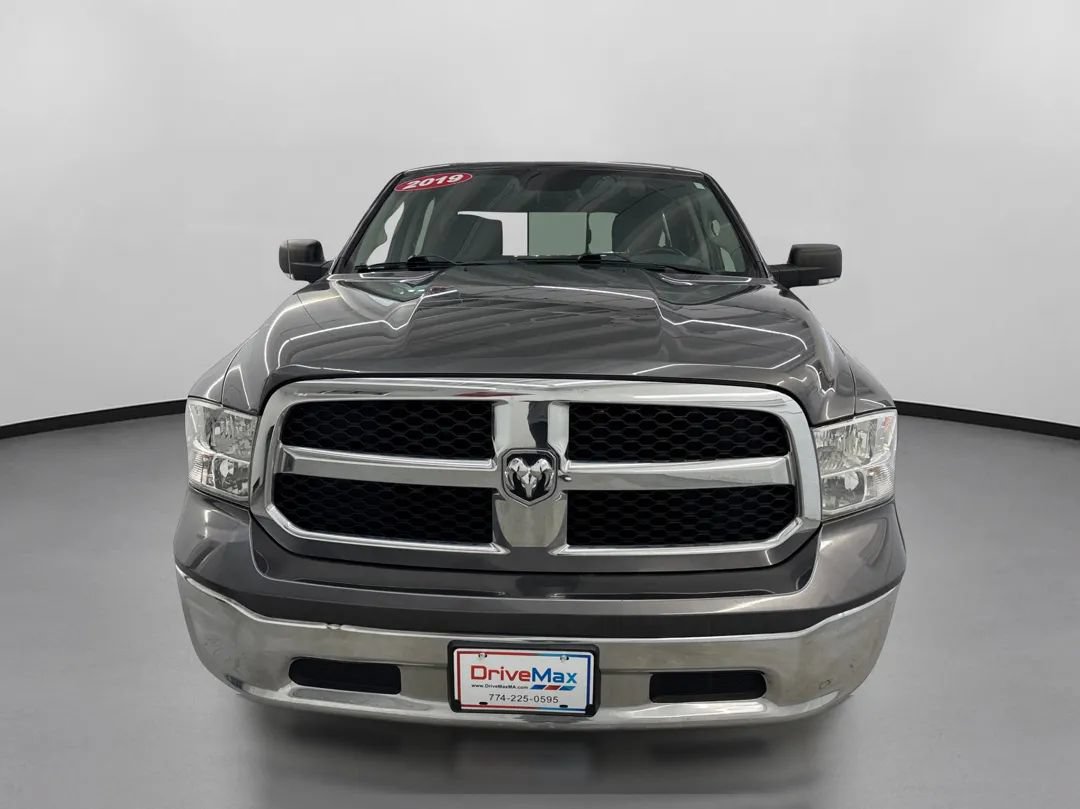 Used 2019 RAM 1500 Classic SLT w/ Luxury Group AWD/4WD image 2