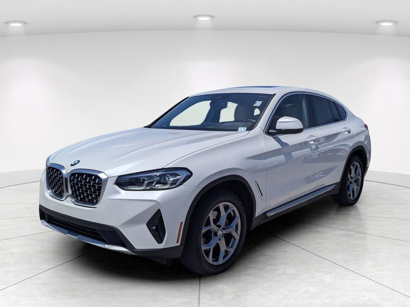 Certified 2025 BMW X4 xDrive30i AWD/4WD image 3