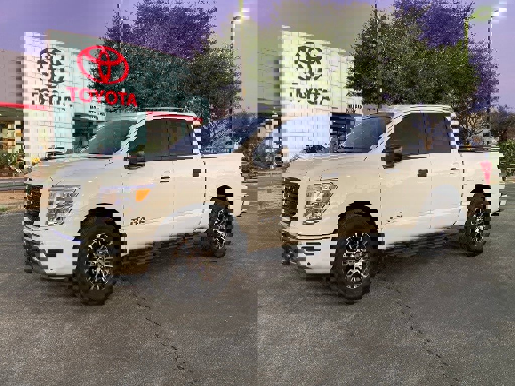 Used 2024 Nissan Titan SV w/ SV Convenience Package