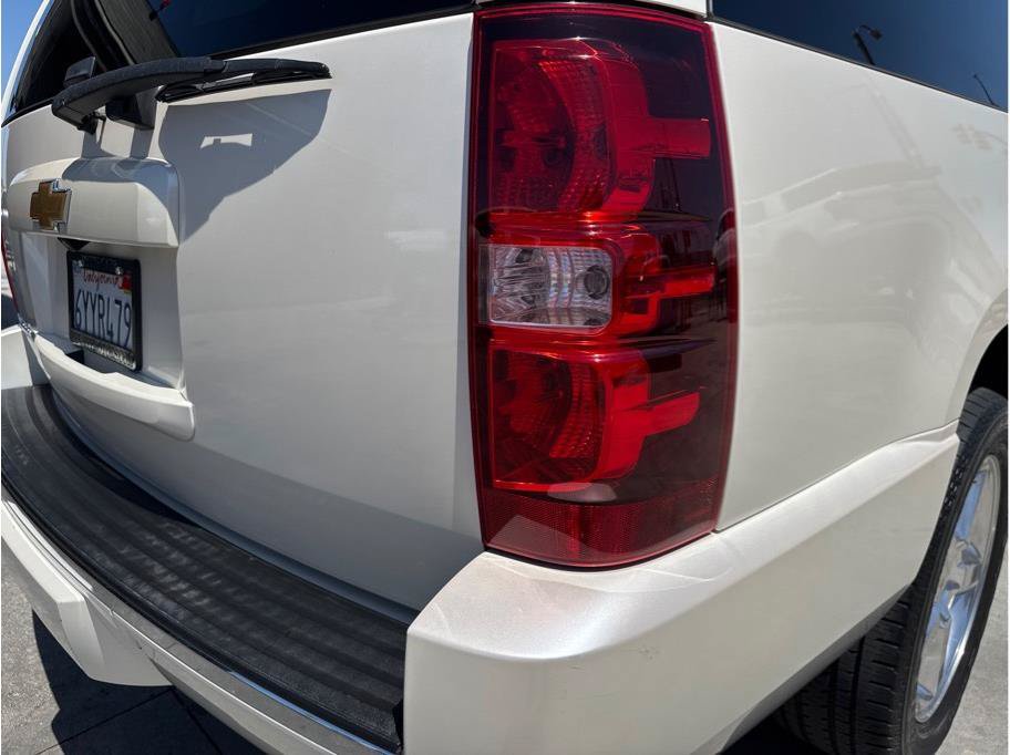 Used 2013 Chevrolet Suburban LTZ RWD image 48