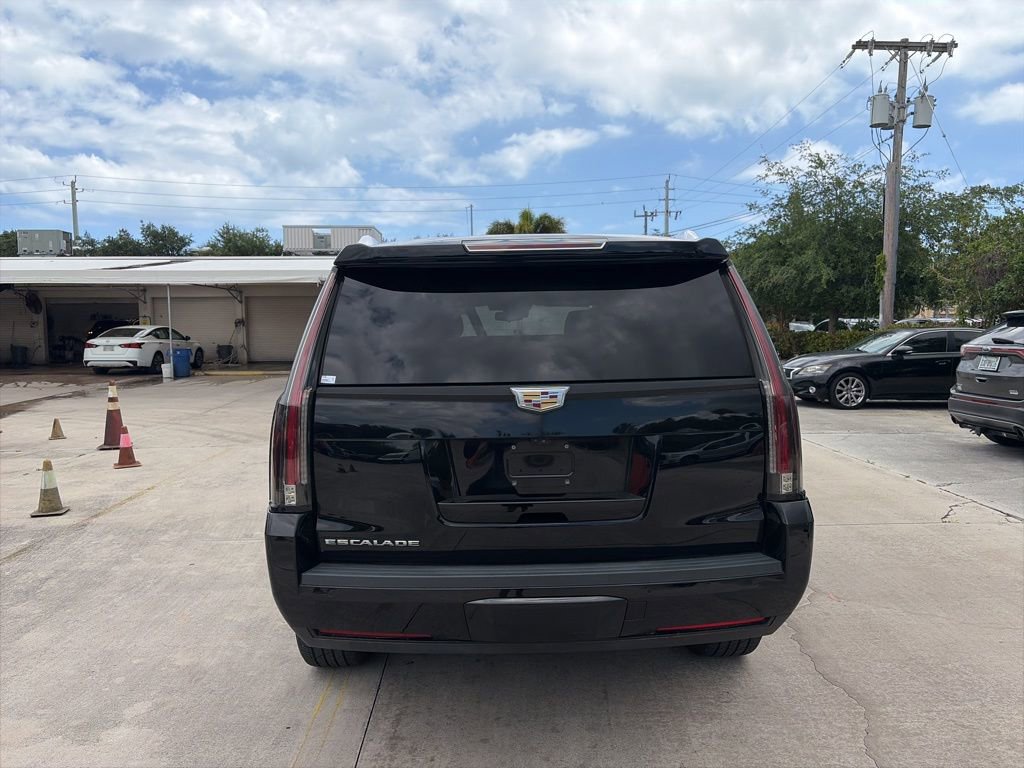 Used 2020 Cadillac Escalade Luxury AWD/4WD image 4