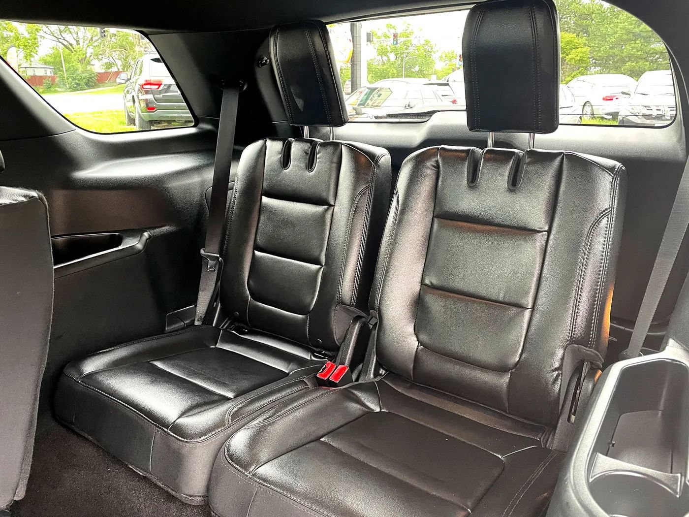 Used 2018 Ford Explorer XLT w/ Equipment Group 202A AWD/4WD image 11