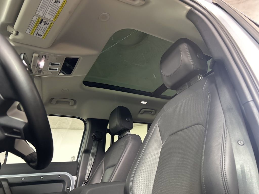 Used 2023 Land Rover Defender 130 SE image 20