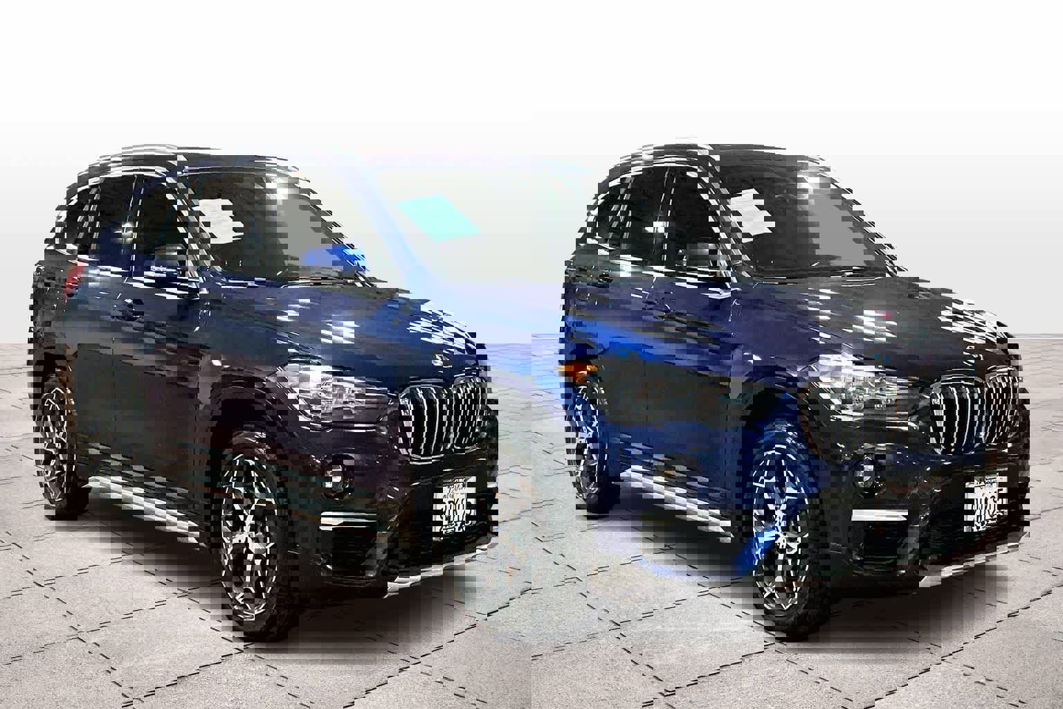 Used 2019 BMW X1 xDrive28i w/ Convenience Package image 2