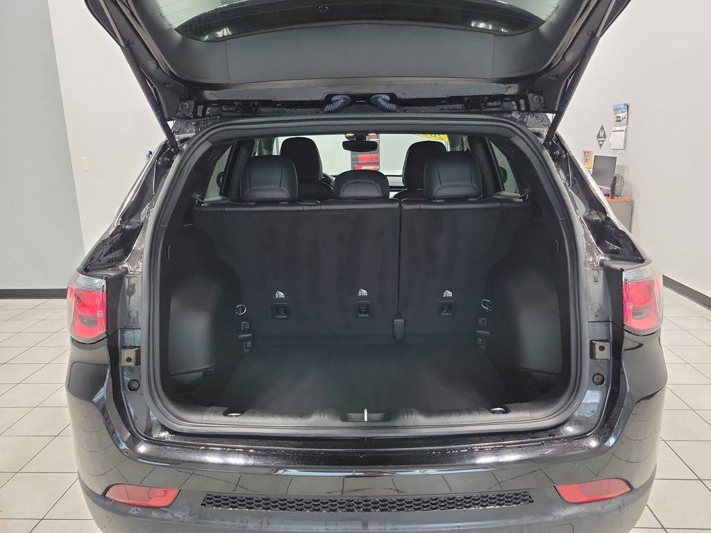 Used 2023 Jeep Compass Latitude image 9