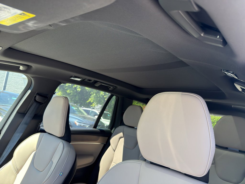 New 2026 Volvo XC90 B6 Plus w/ Protection Package Premier image 18