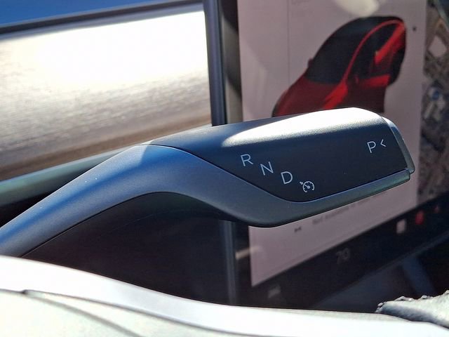 Used 2022 Tesla Model Y Long Range image 18