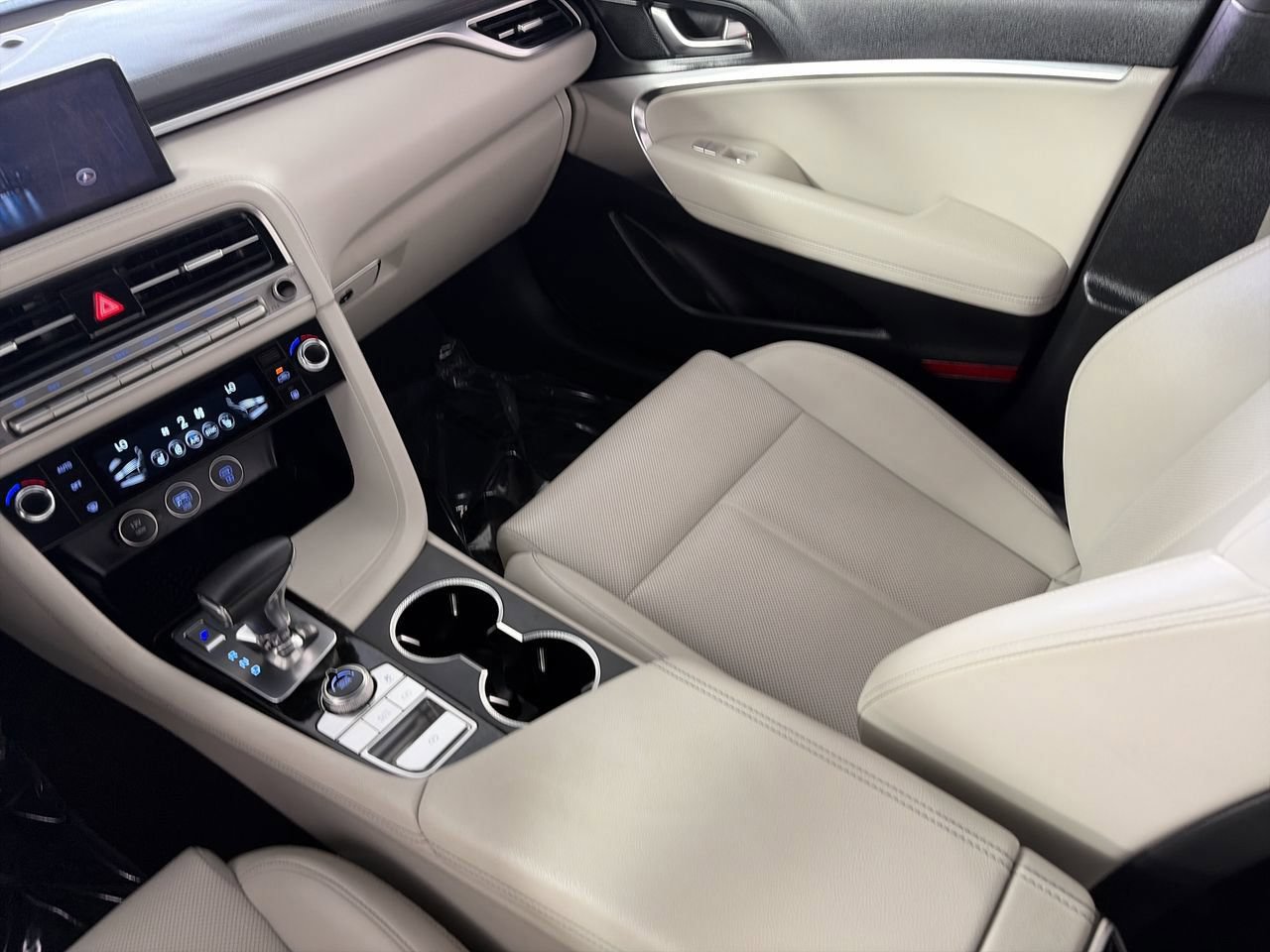 Used 2025 Genesis G70 2.5T AWD/4WD image 22