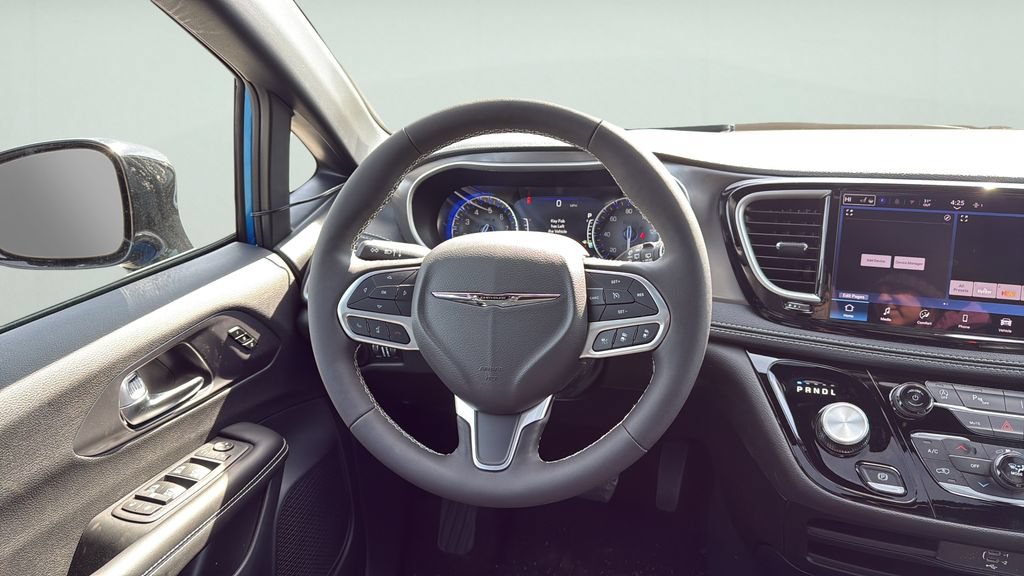 New 2026 Chrysler Pacifica Select AWD/4WD image 15