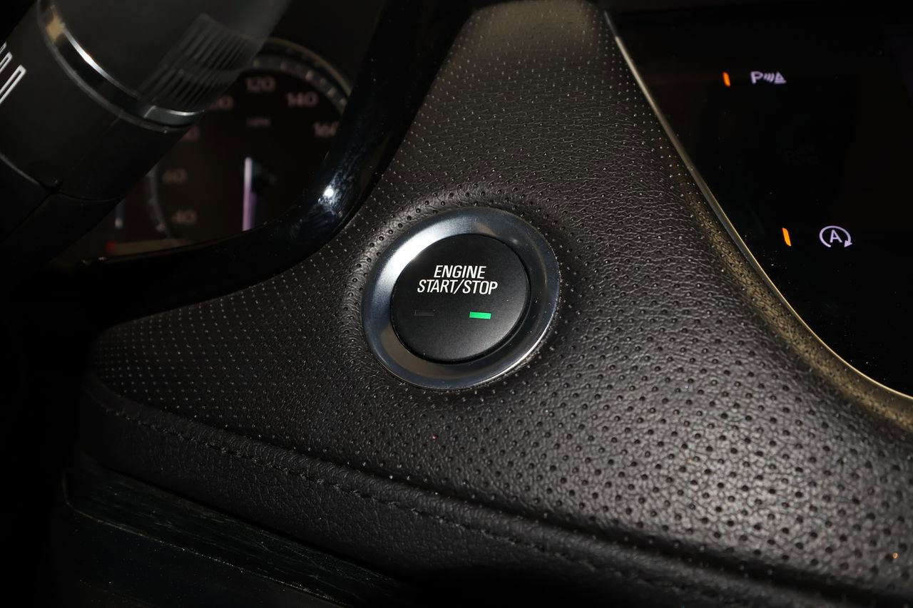 Certified 2025 Cadillac XT5 Premium Luxury image 16