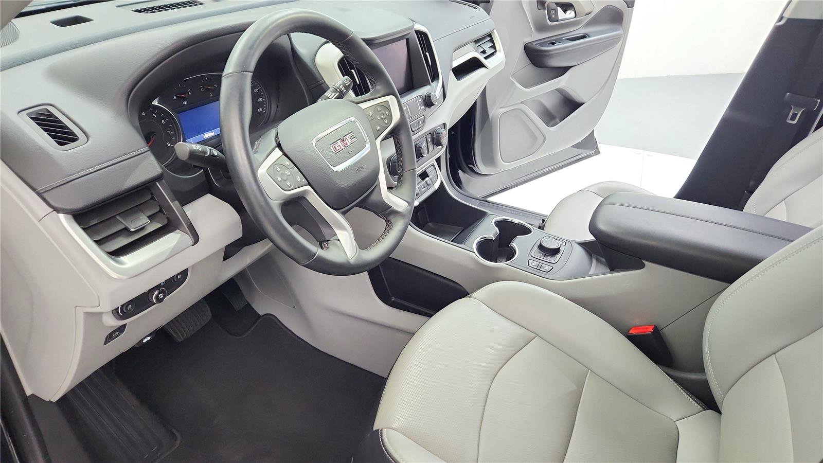 Used 2024 GMC Terrain SLT AWD/4WD image 9