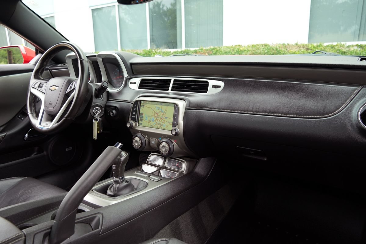 Used 2015 Chevrolet Camaro SS w/ RS Package RWD image 7