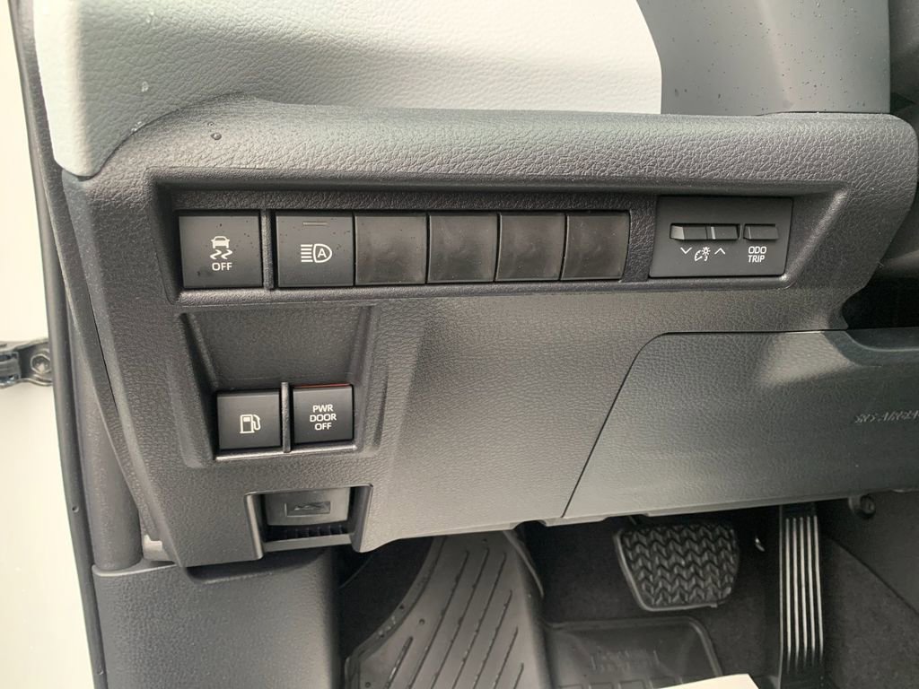 New 2026 Toyota Sienna XLE image 31