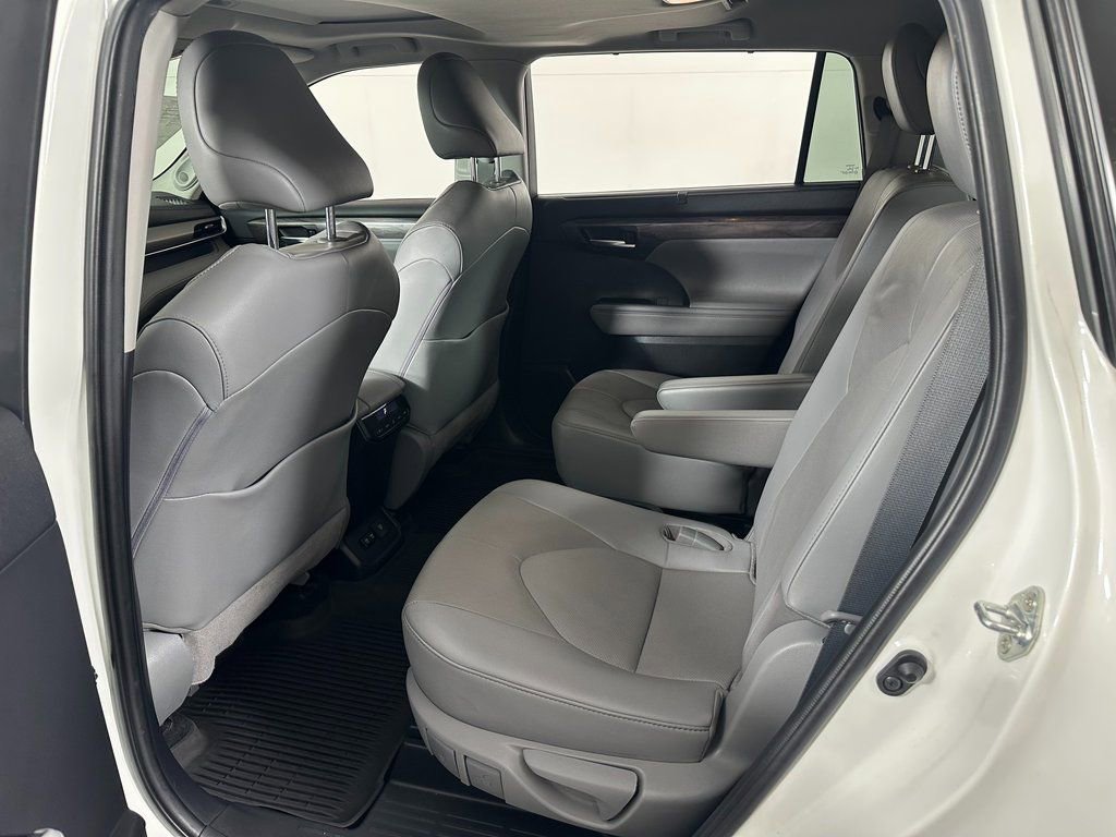 Used 2020 Toyota Highlander Limited image 20