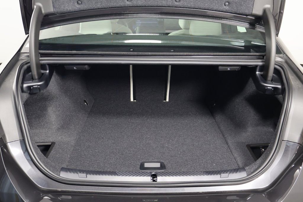 New 2026 BMW i5 eDrive40 w/ M Sport Package image 8