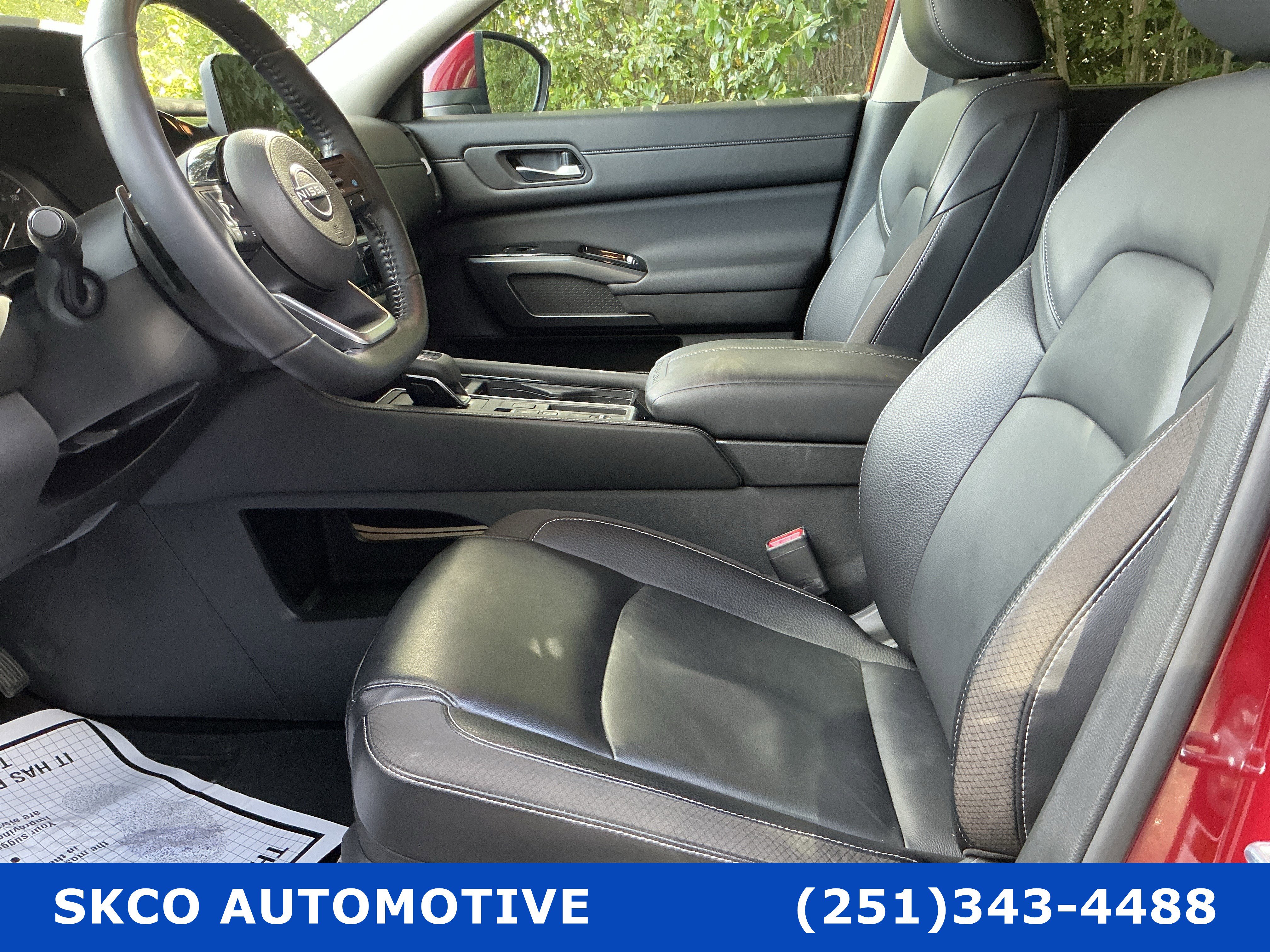 Used 2024 Nissan Pathfinder SL FWD image 11