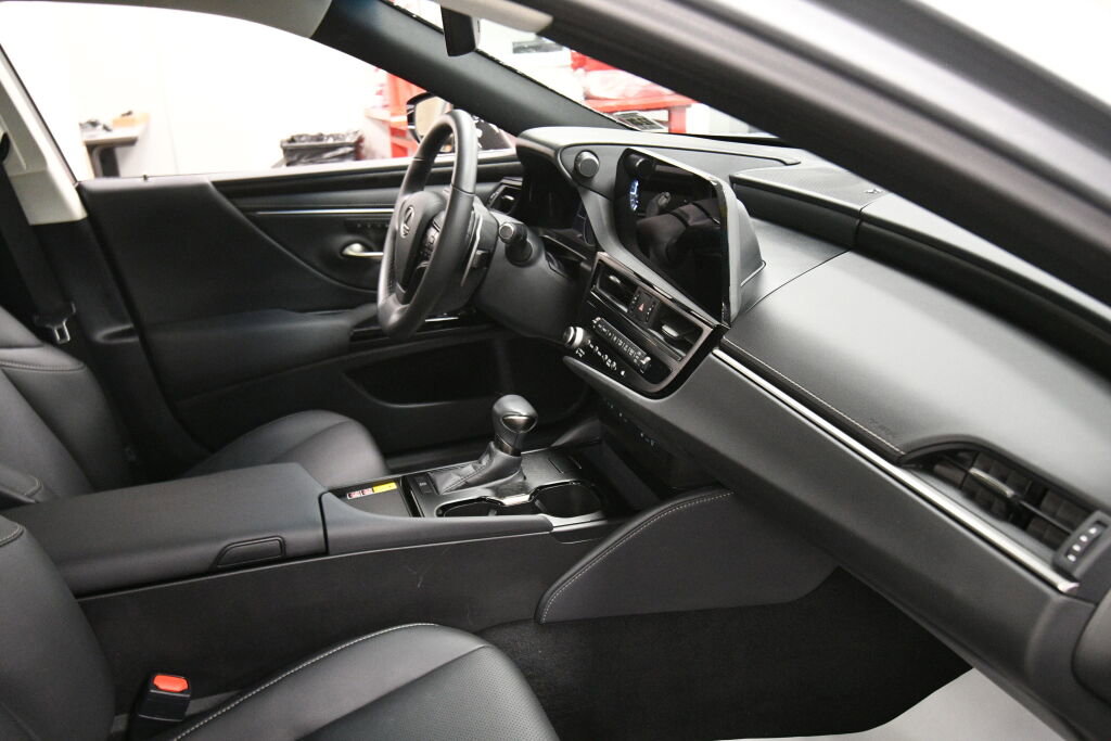 Used 2024 Lexus ES 350 w/ Premium Package image 29