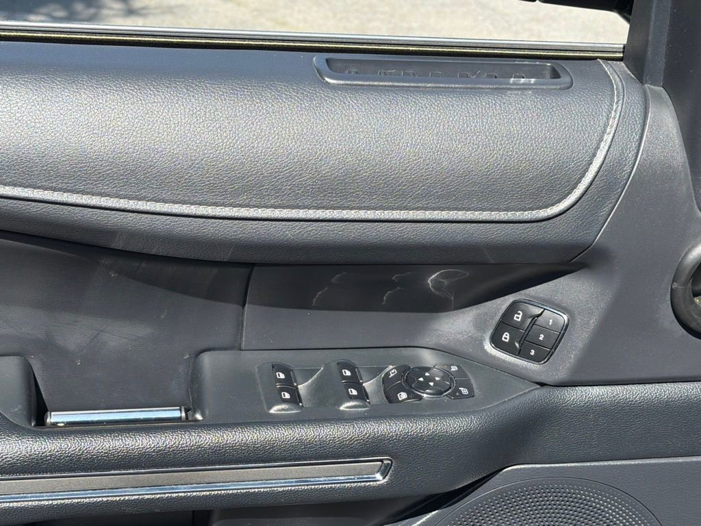 Used 2024 Ford Expedition XLT image 30