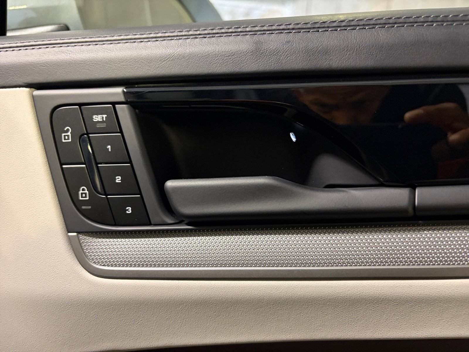 Certified 2025 Porsche Cayenne S AWD/4WD image 14