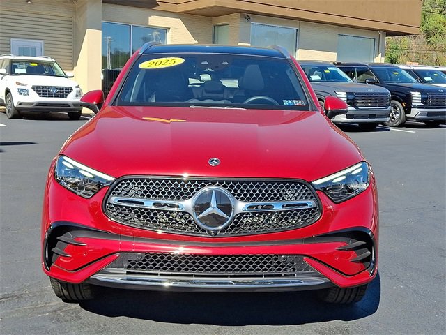 Used 2025 Mercedes-Benz GLC 300 4MATIC image 2