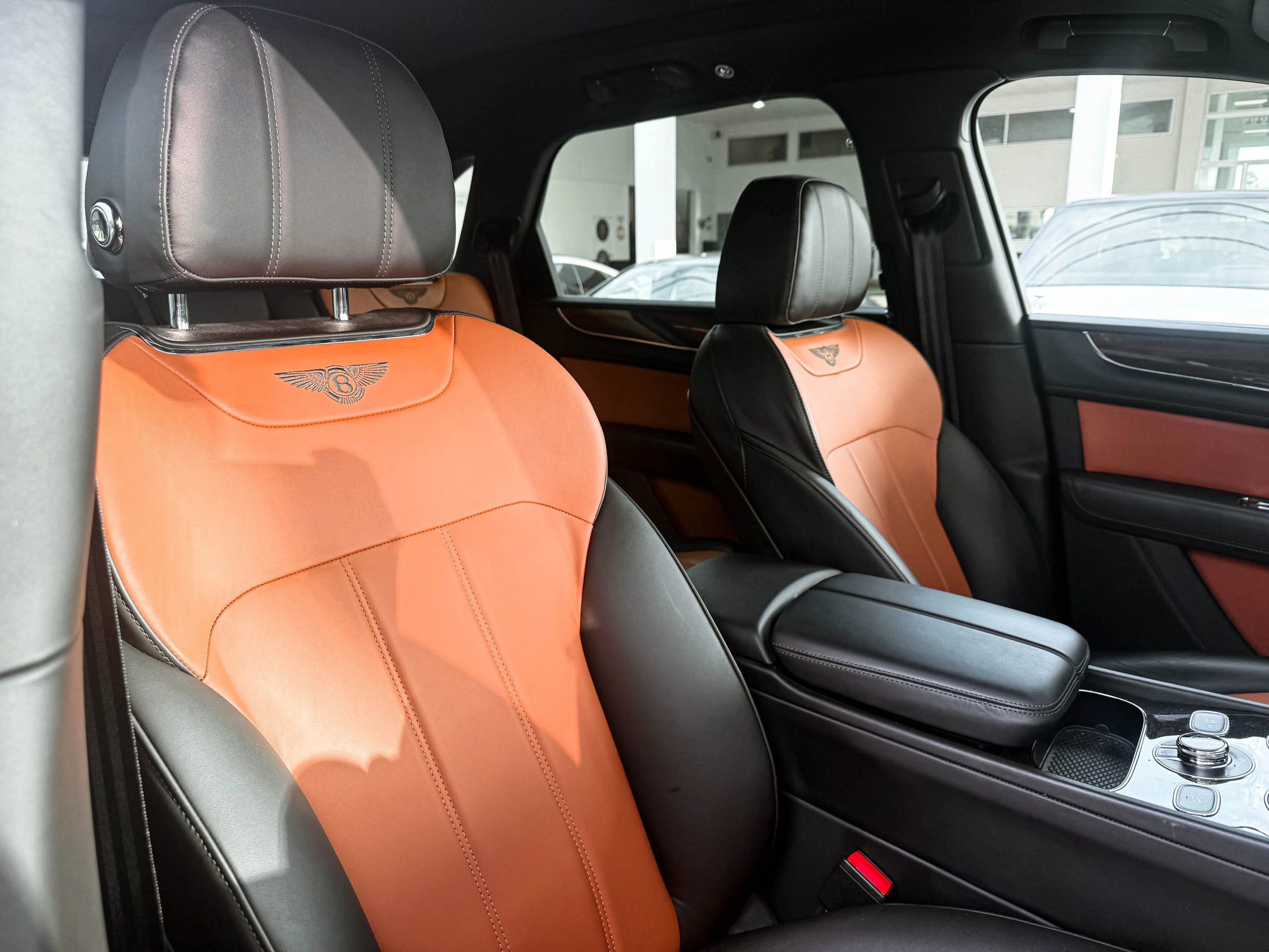 Used 2020 Bentley Bentayga image 30