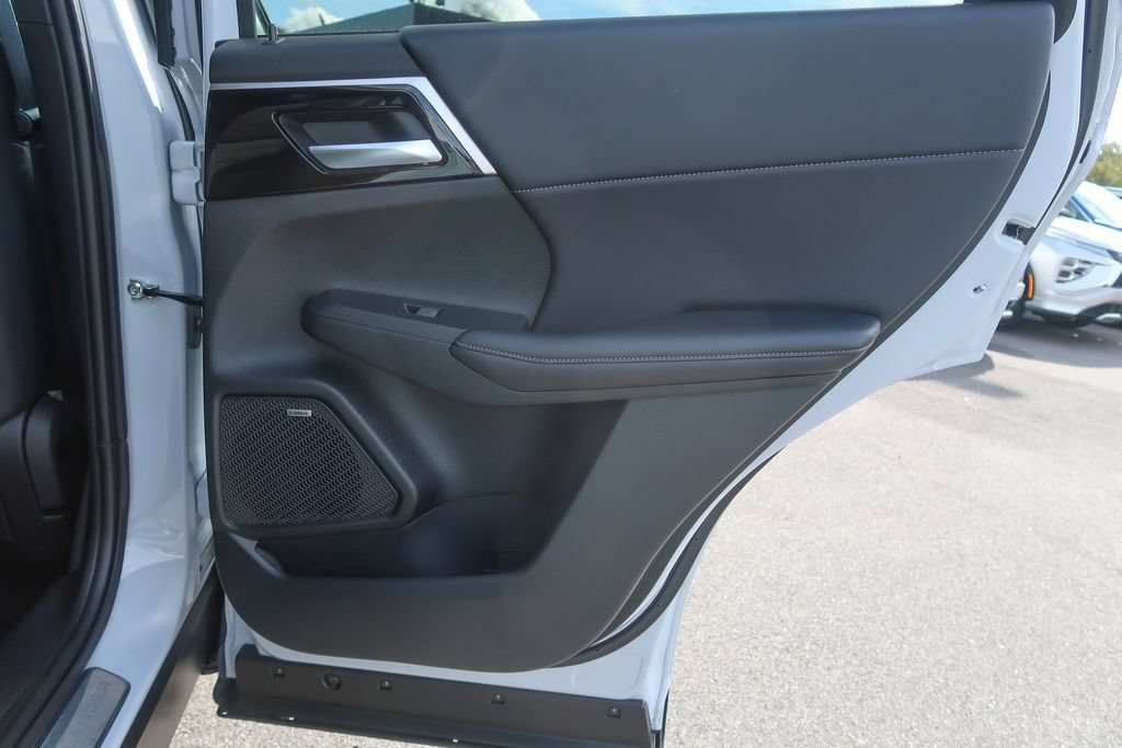 New 2025 Mitsubishi Outlander SE AWD/4WD image 18