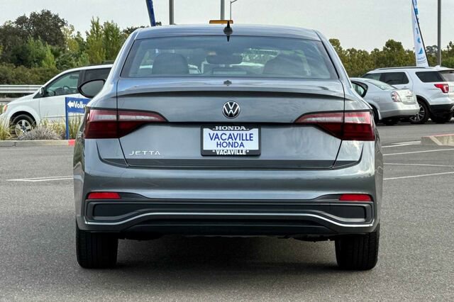 Used 2024 Volkswagen Jetta Sport image 5