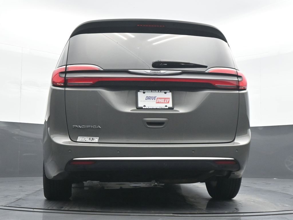Used 2023 Chrysler Pacifica Touring-L image 20