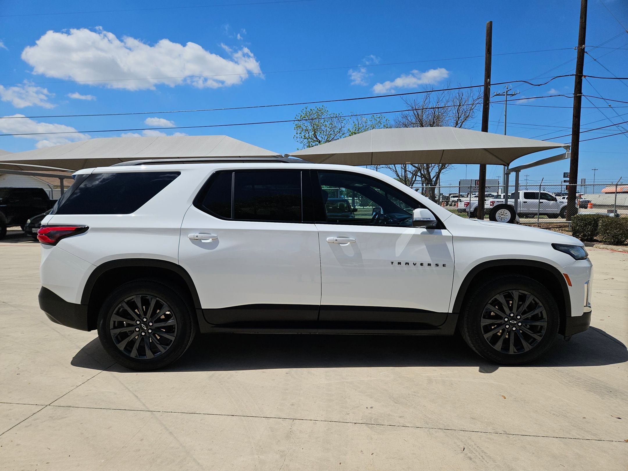 Certified 2023 Chevrolet Traverse RS w/ LPO, 'HIT The Road' Package FWD image 2