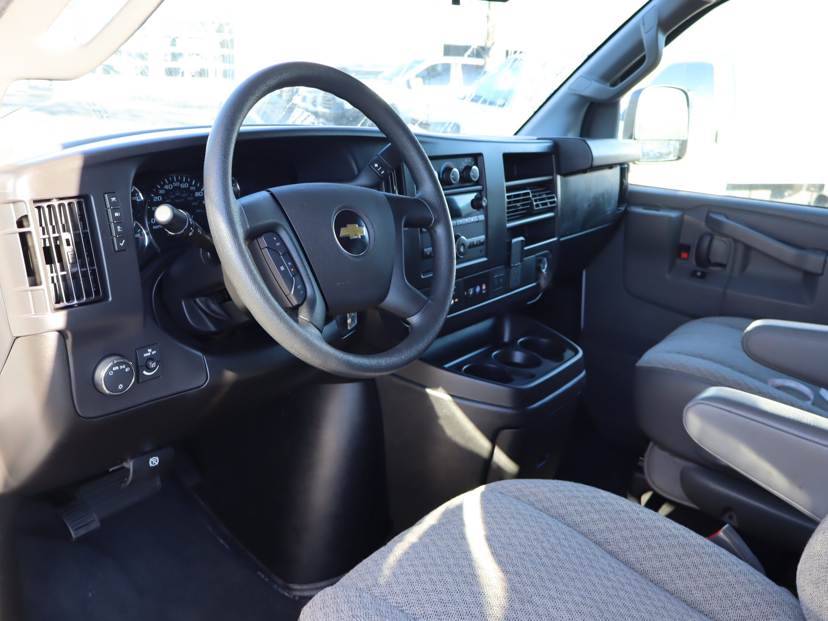 Used 2025 Chevrolet Express 3500 LT w/ LT Preferred Equipment Group RWD image 14