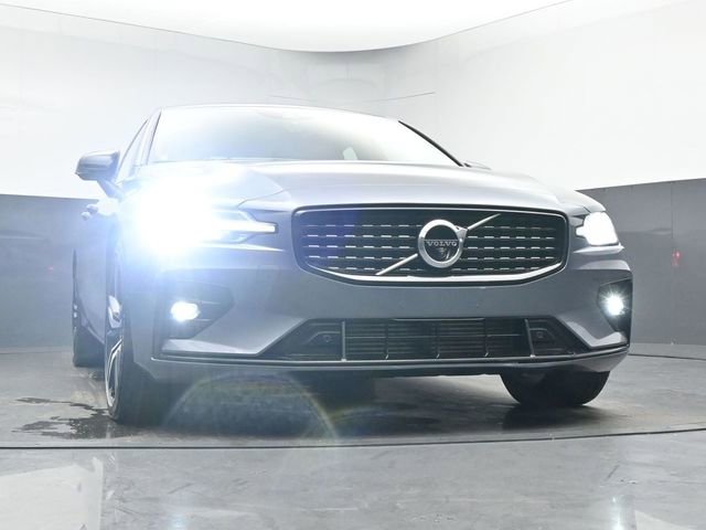 Used 2021 Volvo S60 T5 R-Design image 10