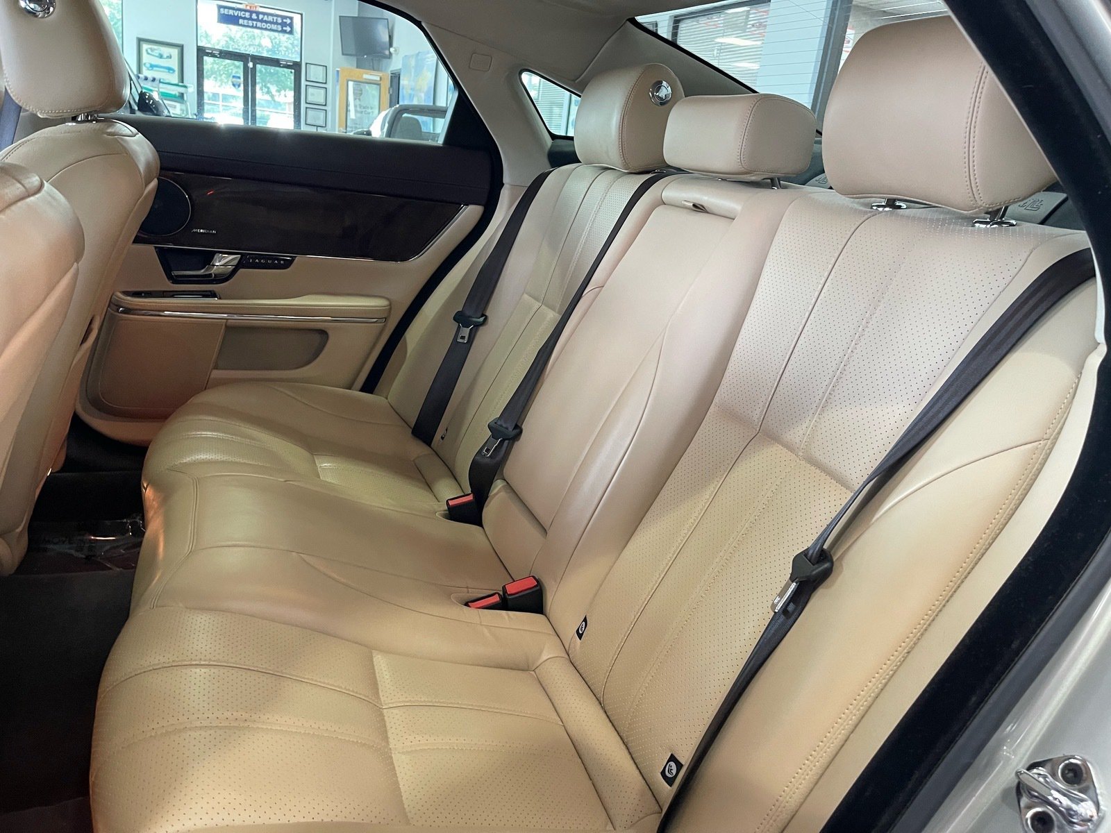 Used 2013 Jaguar XJ RWD image 33