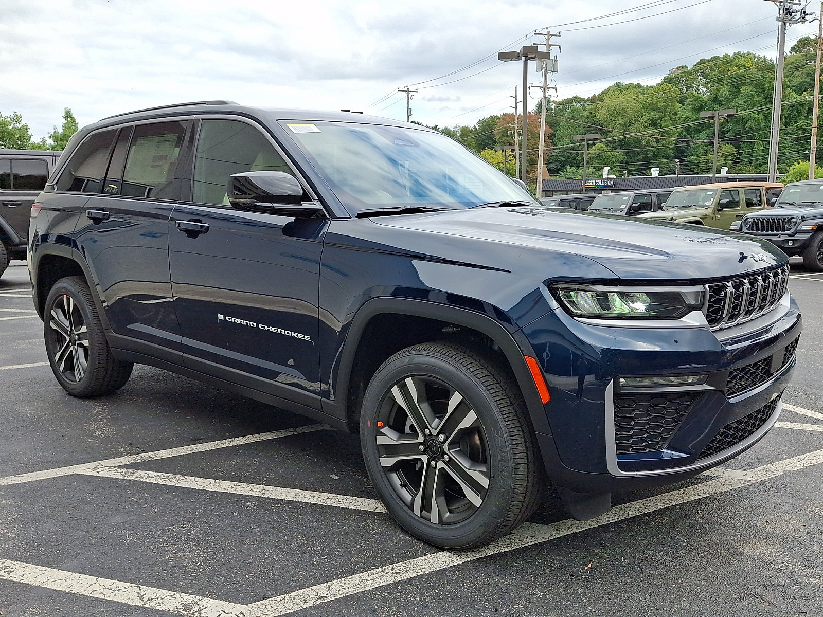 New 2027 Jeep Grand Cherokee Limited AWD/4WD image 2