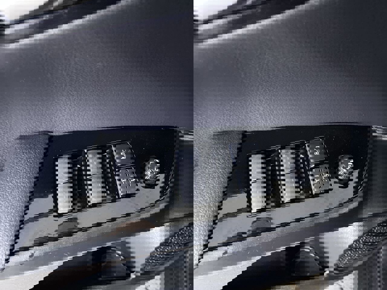 Used 2020 Toyota Prius LE image 11