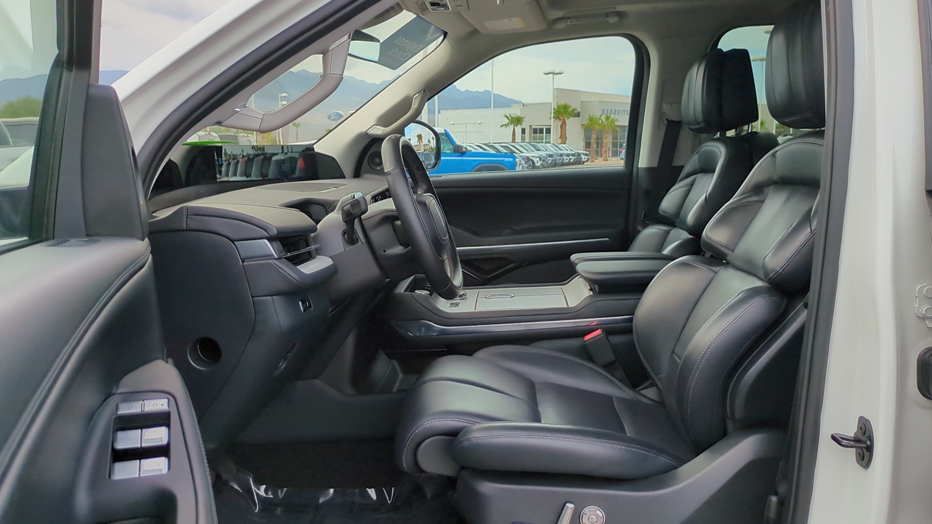 Used 2025 Lincoln Navigator Reserve AWD/4WD image 15