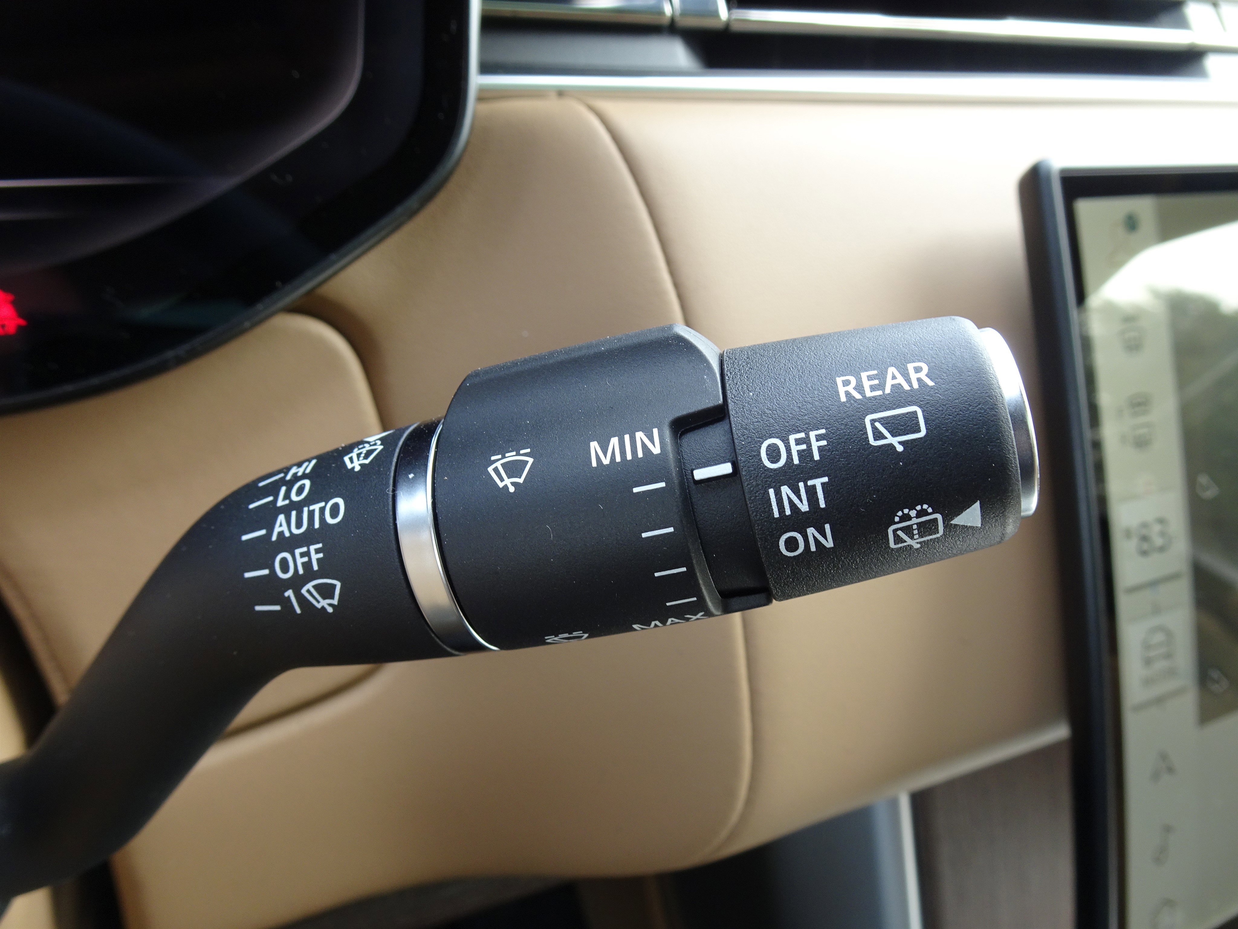 New 2026 Land Rover Range Rover Long Wheelbase SE image 27