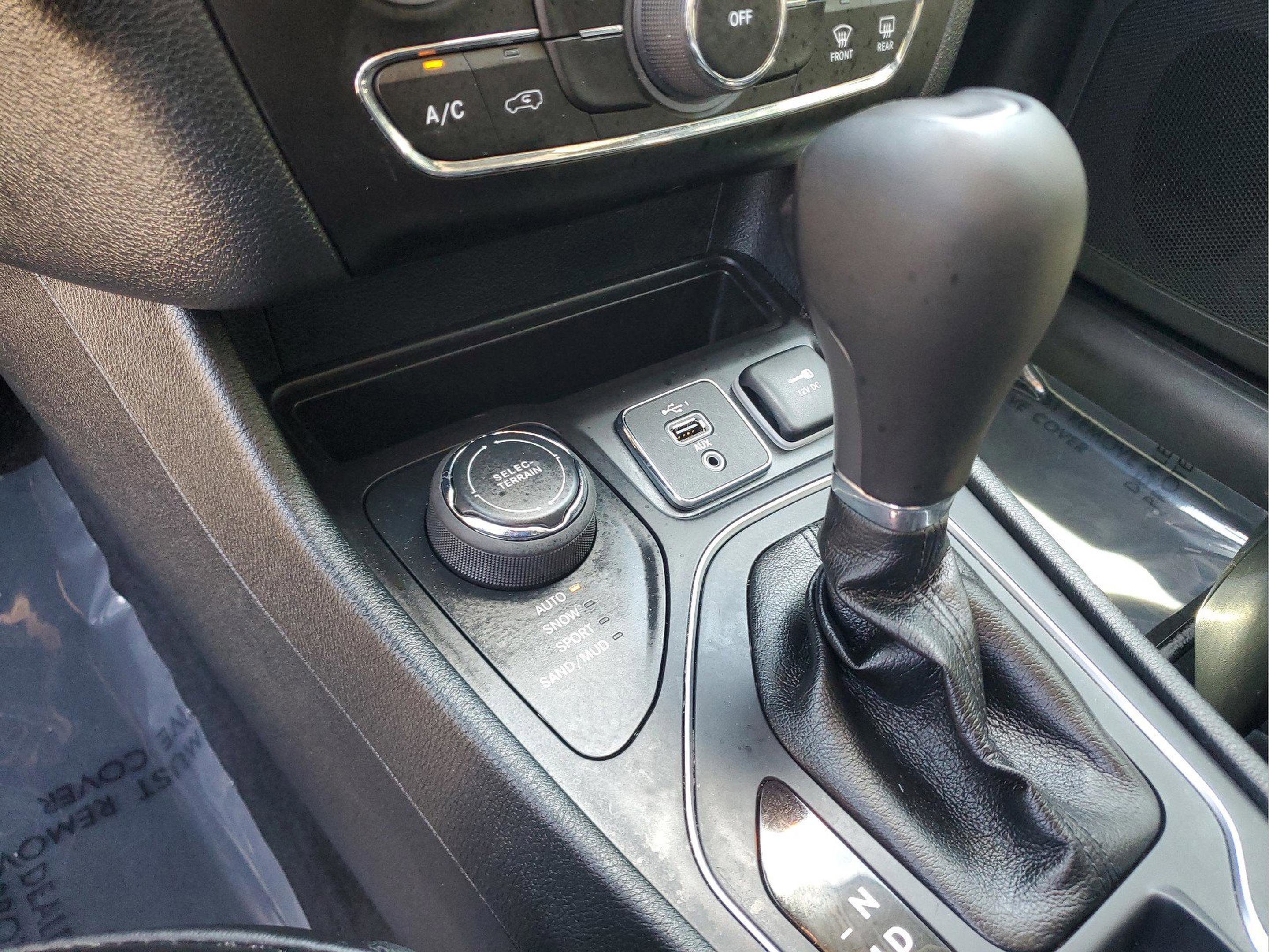 Used 2022 Jeep Cherokee Latitude AWD/4WD image 20