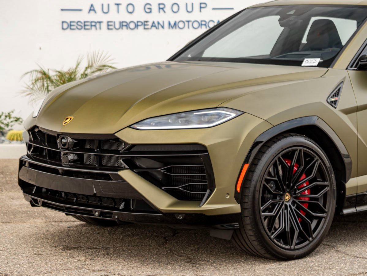 Used 2025 Lamborghini Urus SE image 2
