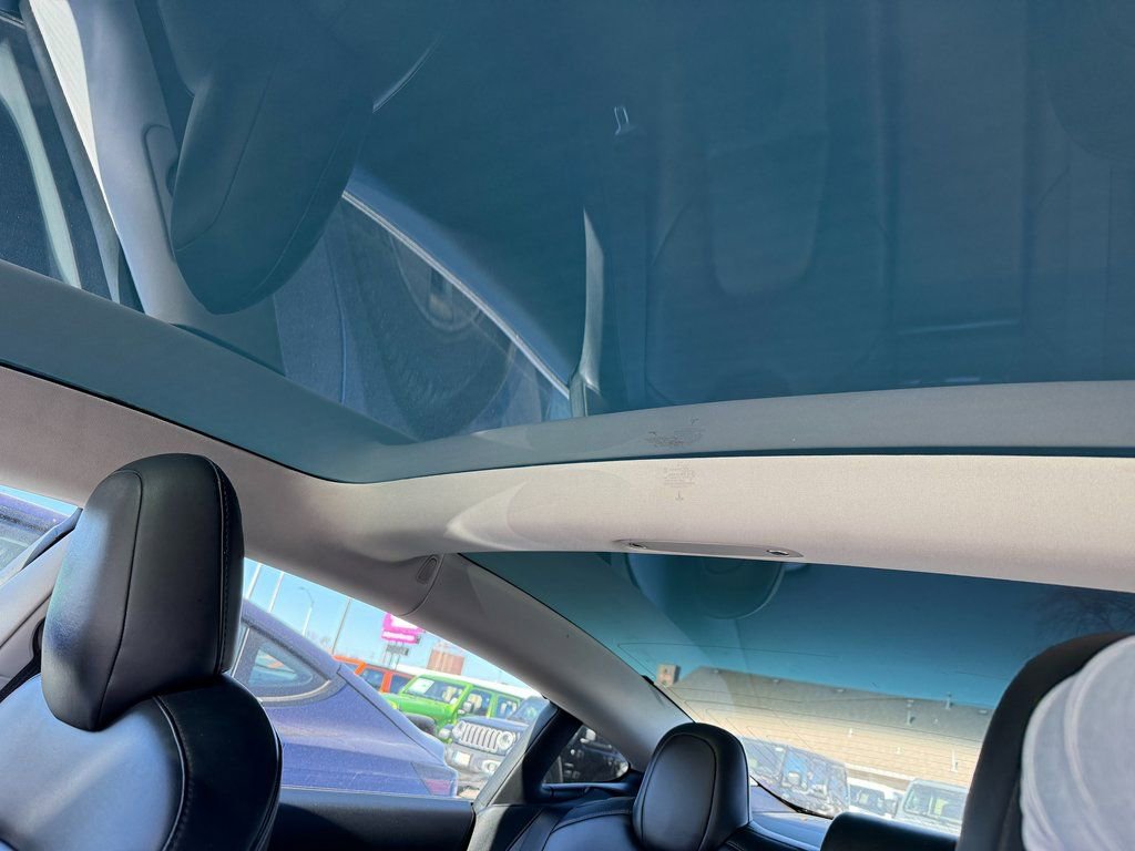 Used 2019 Tesla Model 3 Standard Range Plus image 23