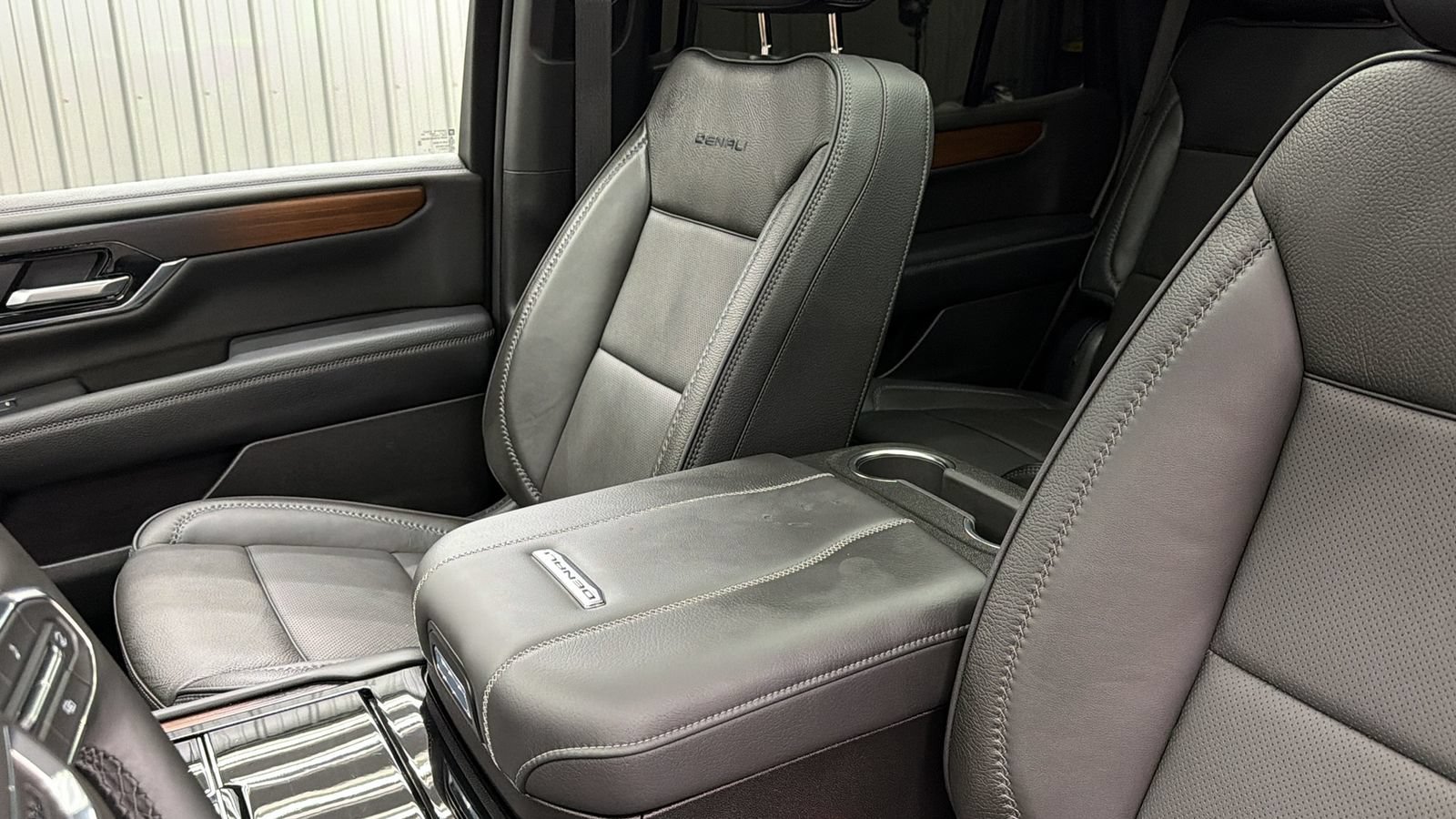 Used 2026 GMC Yukon Denali w/ Sun & Power Step Package AWD/4WD image 25
