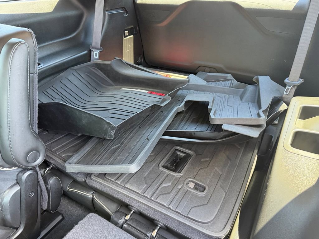 Used 2017 GMC Acadia Denali w/ Technology Package FWD image 12