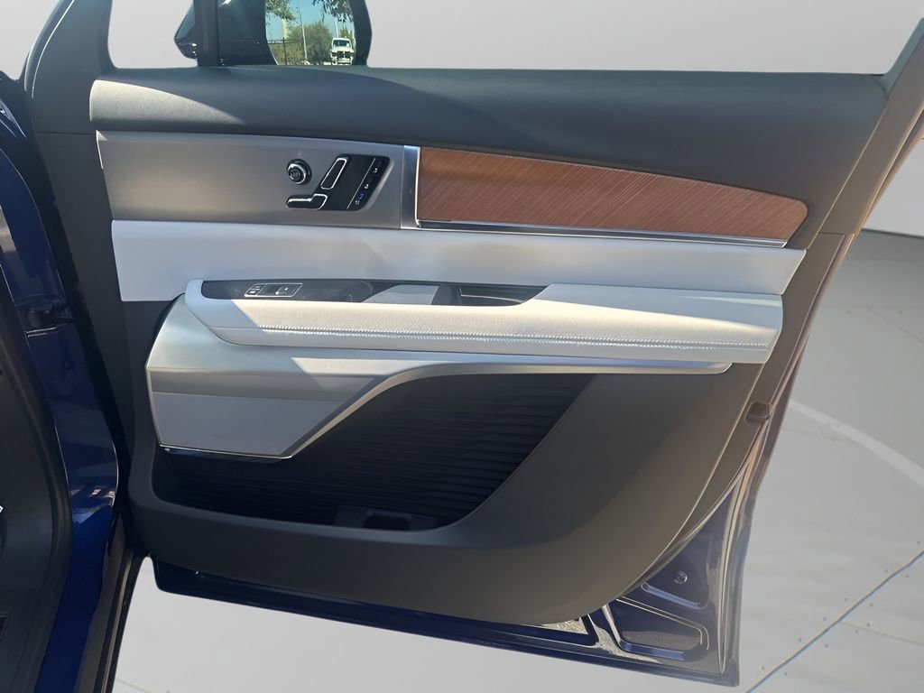 New 2026 Cadillac Vistiq Luxury w/ LPO, Floor Liner Package AWD/4WD image 13