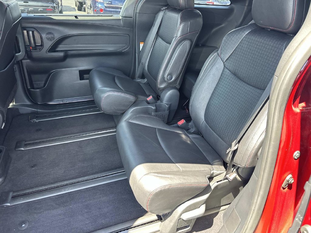 Used 2025 Toyota Sienna XSE FWD image 12