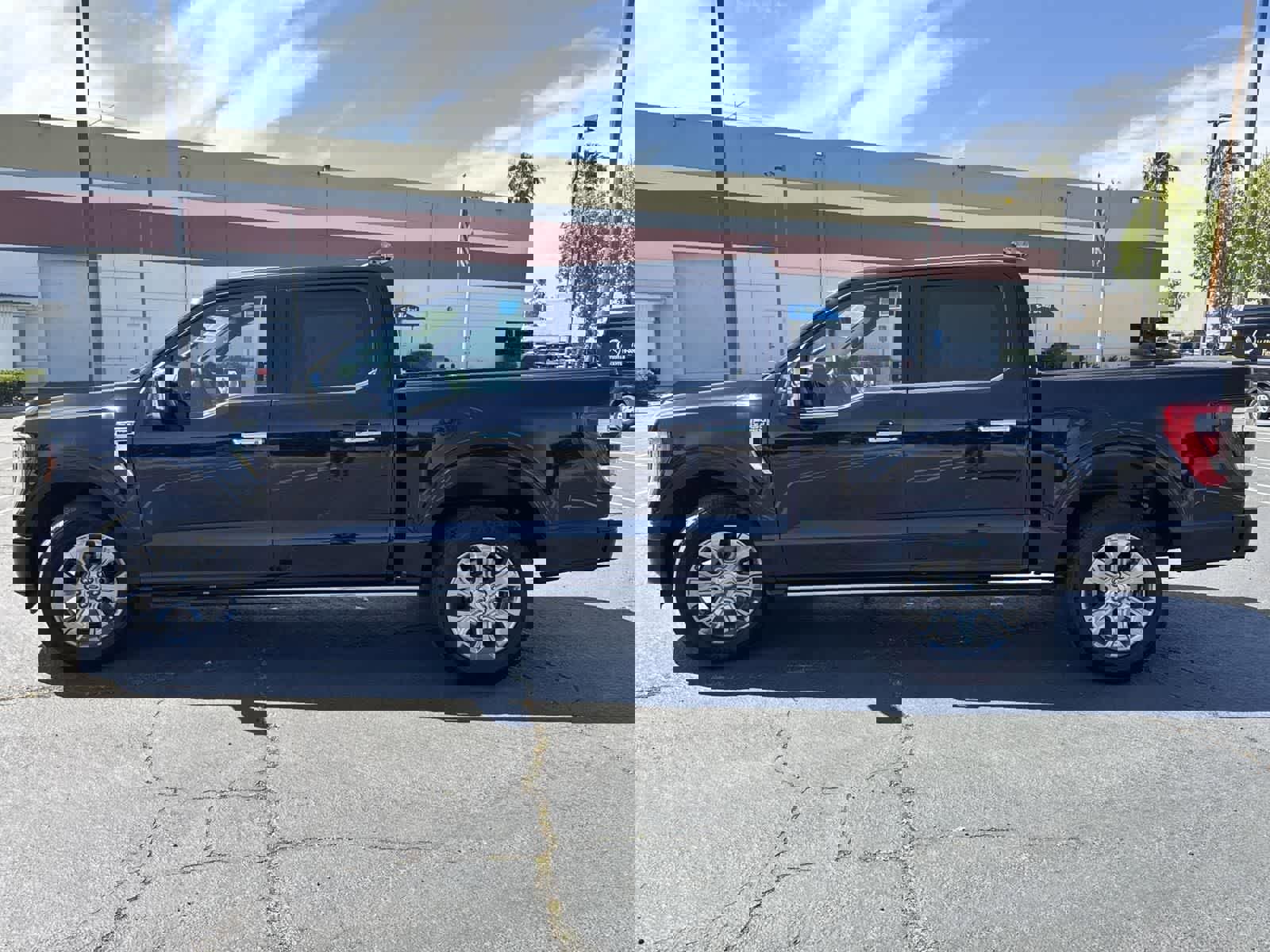 Used 2023 Ford F150 Platinum image 5