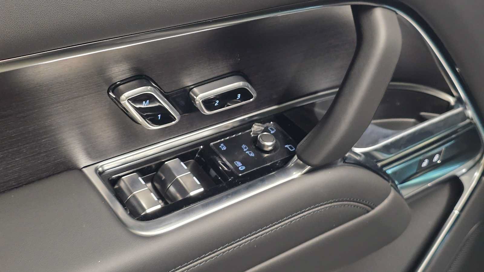 New 2026 Land Rover Range Rover Long Wheelbase SE AWD/4WD image 25