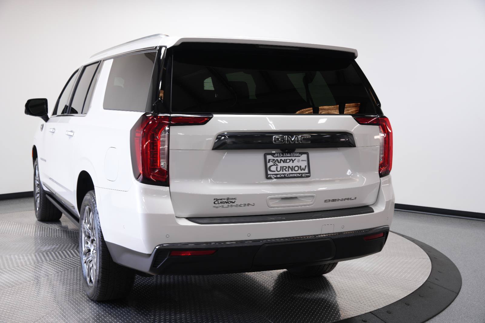Used 2024 GMC Yukon XL Denali Ultimate AWD/4WD image 6