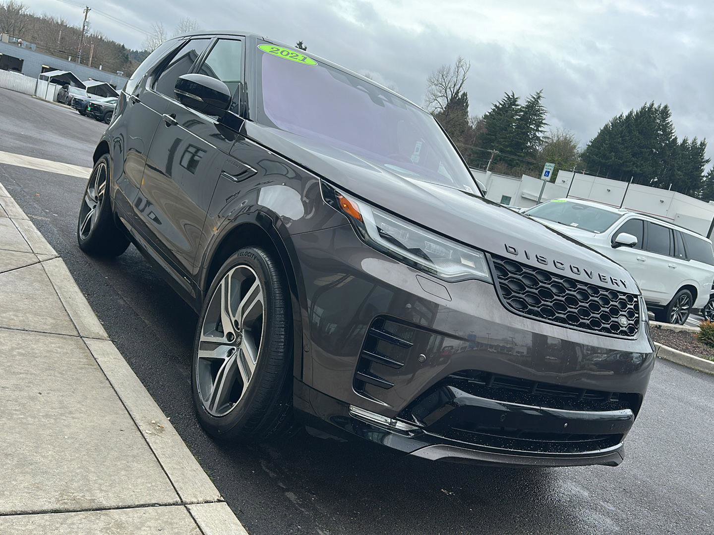 Used 2021 Land Rover Discovery HSE R-Dynamic image 9