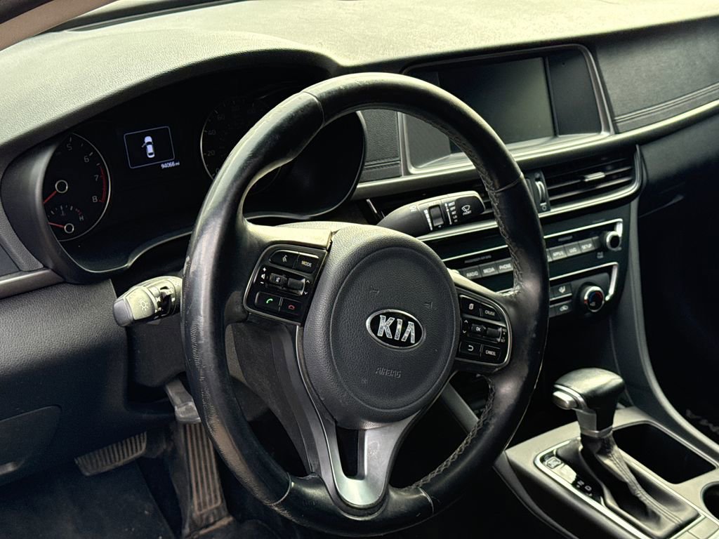 Used 2018 Kia Optima S w/ 18" Alloy Wheels Package image 9