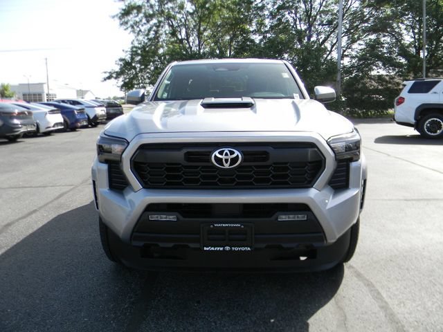 Certified 2025 Toyota Tacoma TRD Sport AWD/4WD image 8