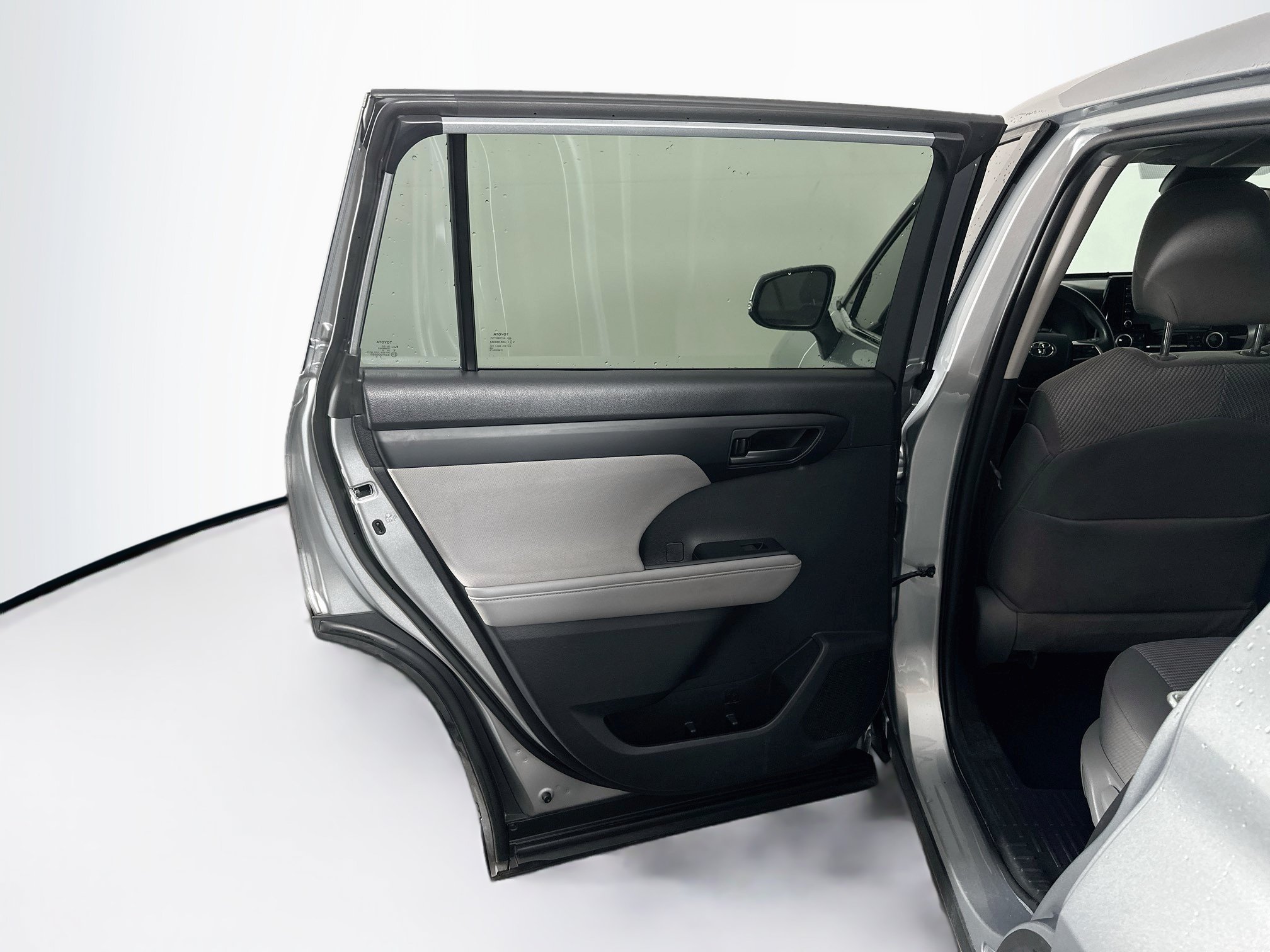 Used 2020 Toyota Highlander L FWD image 24